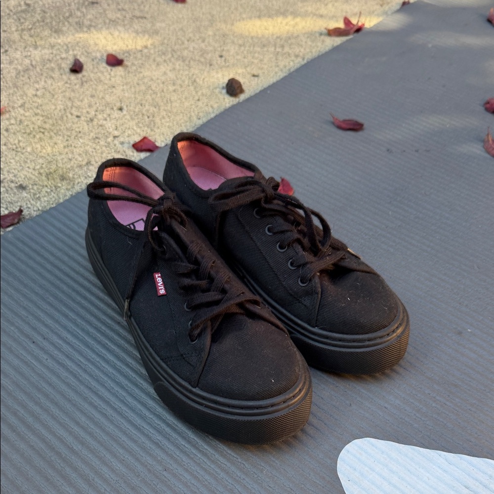 Levis black sneaker